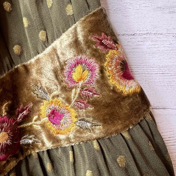 Chicos Blouse Womens Size 1/Medium Dark Olive Green Velvet Embroidered Flowers - Picture 6 of 16